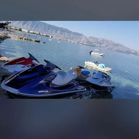 Botel Dejvi Jet *